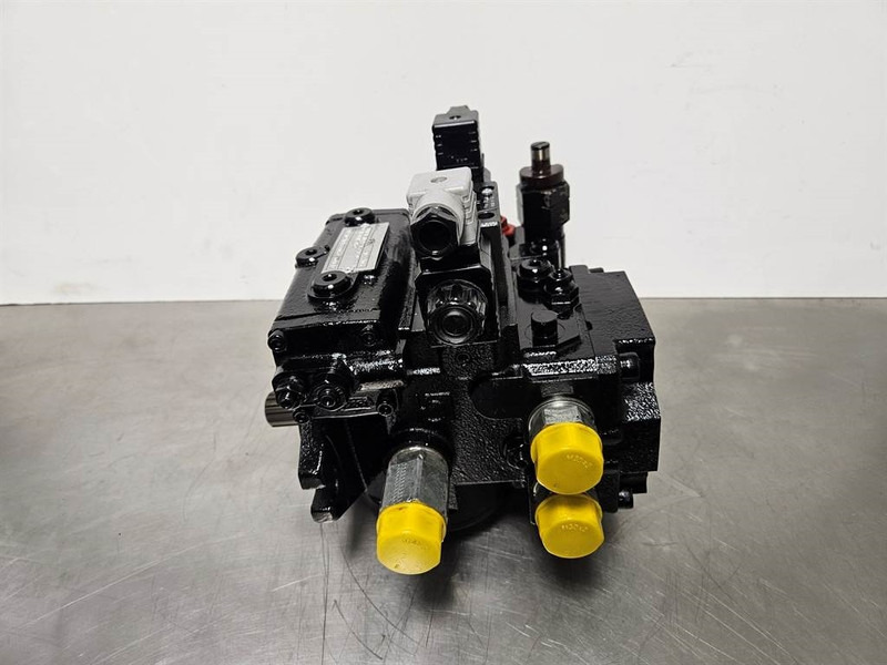 Giant 451T-Bondioli& Pavesi M4PV28-28-Drive pump/Rijpomp - Hidráulica de Máquina de construção: foto 4 Giant 451T-Bondioli& Pavesi M4PV28-28-Drive pump/Rijpomp - Hidráulica de Máquina de construção: foto 4