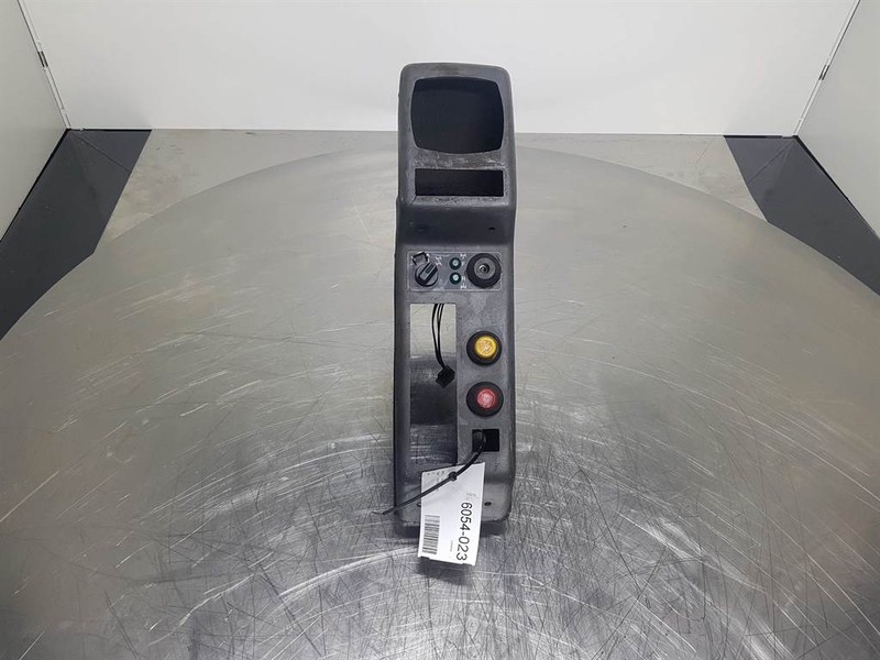 Komatsu PW 75/95 (FAI) - Dashboard/Console/Konsole - Cabine e interior de Máquina de construção: foto 2 Komatsu PW 75/95 (FAI) - Dashboard/Console/Konsole - Cabine e interior de Máquina de construção: foto 2