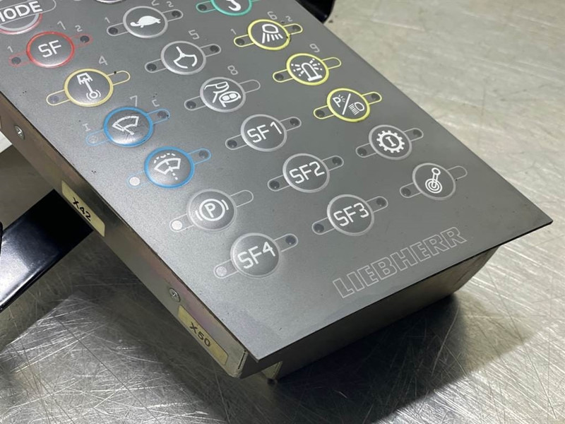 Liebherr A934C-94023357-BBT02-R5.1-Display unit/Dashboard - Sistema elétrico de Máquina de construção: foto 3 Liebherr A934C-94023357-BBT02-R5.1-Display unit/Dashboard - Sistema elétrico de Máquina de construção: foto 3