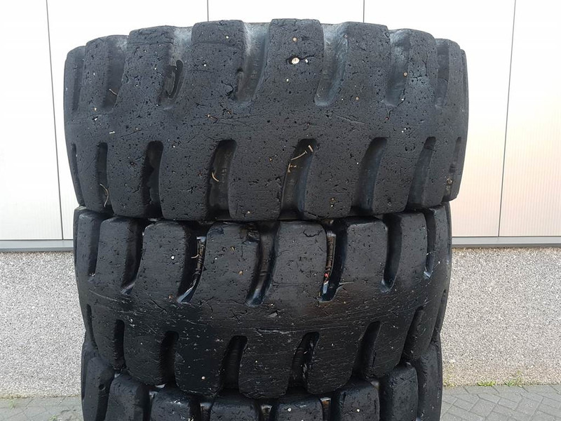 Liebherr L514 Stereo-Goodyear 17.5R25-Tire/Reifen/Band - Pneu de Máquina de construção: foto 3 Liebherr L514 Stereo-Goodyear 17.5R25-Tire/Reifen/Band - Pneu de Máquina de construção: foto 3