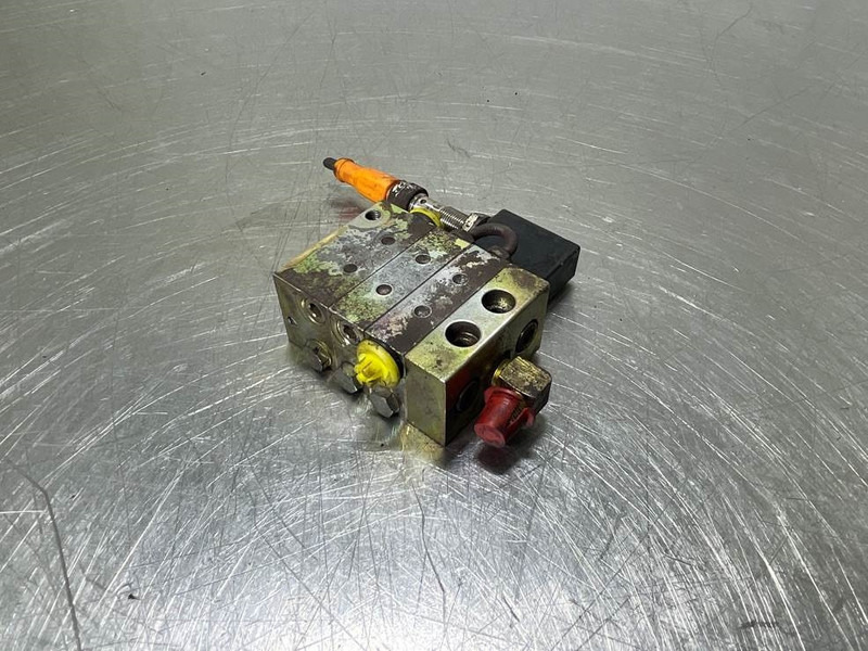 Liebherr L524-10444143 / 11341172-Lubricating system - Estrutura/ Châssis de Máquina de construção: foto 2 Liebherr L524-10444143 / 11341172-Lubricating system - Estrutura/ Châssis de Máquina de construção: foto 2