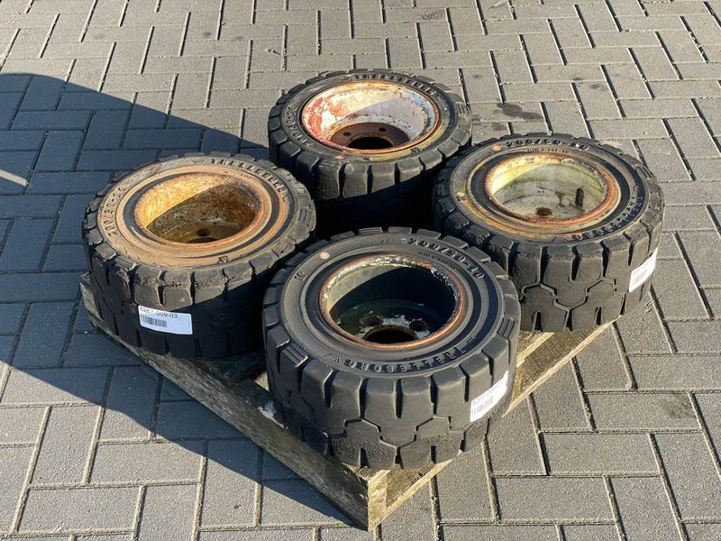 Linde -Trelleborg 200/50-10-Tire/Reifen/Band - Jantes e pneus de Máquina de construção: foto 1 Linde -Trelleborg 200/50-10-Tire/Reifen/Band - Jantes e pneus de Máquina de construção: foto 1