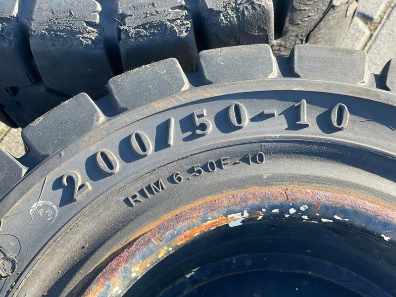 Linde -Trelleborg 200/50-10-Tire/Reifen/Band - Jantes e pneus de Máquina de construção: foto 5 Linde -Trelleborg 200/50-10-Tire/Reifen/Band - Jantes e pneus de Máquina de construção: foto 5