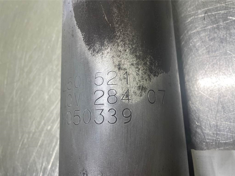 Manitou MT523-250521-Exhaust/Auspuff/Uitlaat - Motor de Máquina de construção: foto 4 Manitou MT523-250521-Exhaust/Auspuff/Uitlaat - Motor de Máquina de construção: foto 4