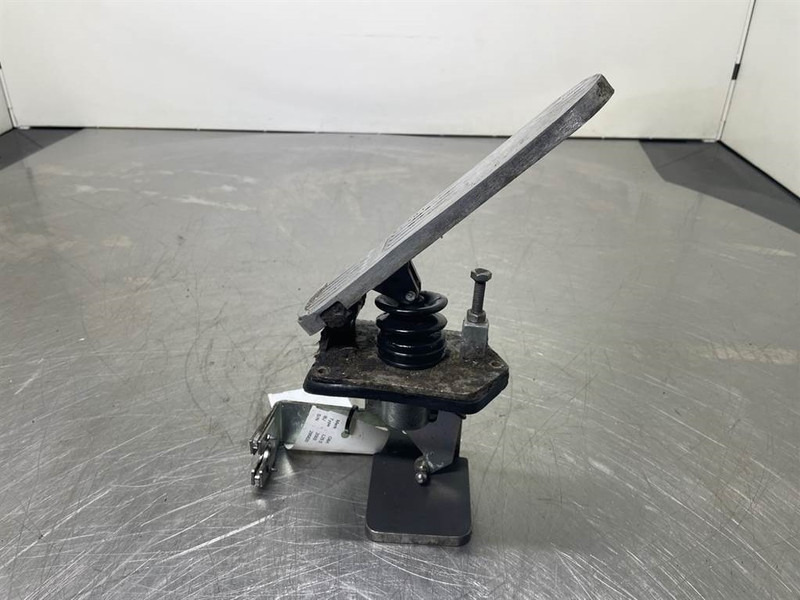 O & K L25.5 - Gas pedal/Fusspedal/Gaspedaal - Cabine e interior de Máquina de construção: foto 3 O & K L25.5 - Gas pedal/Fusspedal/Gaspedaal - Cabine e interior de Máquina de construção: foto 3