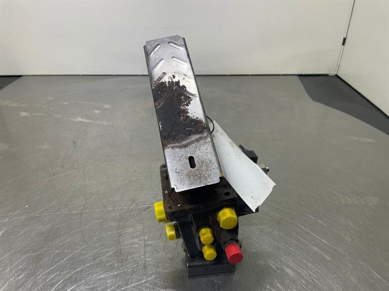 O & K L25.5-Safim 191826/FP3-Brake pedal/Bremspedal - Cabine e interior de Máquina de construção: foto 1 O & K L25.5-Safim 191826/FP3-Brake pedal/Bremspedal - Cabine e interior de Máquina de construção: foto 1