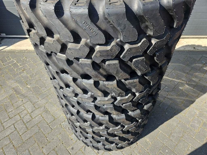 SWT 400/70R20 *NEW* - Tire/Reifen/Band - Jantes e pneus de Máquina de construção: foto 2 SWT 400/70R20 *NEW* - Tire/Reifen/Band - Jantes e pneus de Máquina de construção: foto 2