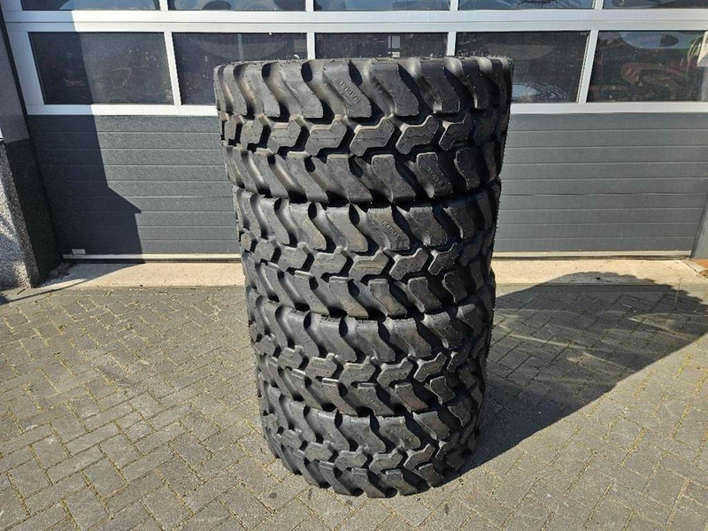 SWT 405/70R20 (16.0/70R20) *NEW* - Tire/Reifen/Band - Jantes e pneus de Máquina de construção: foto 2 SWT 405/70R20 (16.0/70R20) *NEW* - Tire/Reifen/Band - Jantes e pneus de Máquina de construção: foto 2