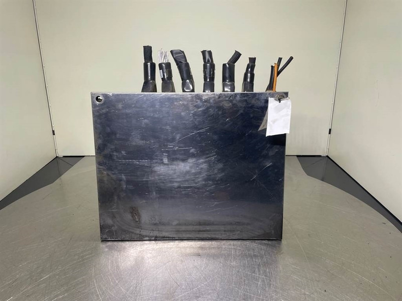 Sennebogen 835E-175343-Switch kabinet/Schaltschrank - Sistema elétrico de Máquina de construção: foto 2 Sennebogen 835E-175343-Switch kabinet/Schaltschrank - Sistema elétrico de Máquina de construção: foto 2