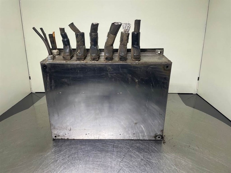 Sennebogen 835E-175343-Switch kabinet/Schaltschrank - Sistema elétrico de Máquina de construção: foto 4 Sennebogen 835E-175343-Switch kabinet/Schaltschrank - Sistema elétrico de Máquina de construção: foto 4