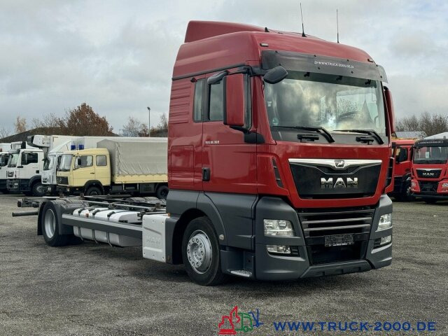 Caminhão transportador de contêineres/ Caixa móvel MAN TGX 18.360 BDF XL Haus Bett Standheizung 277TKM: foto 9