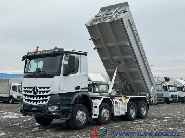 Mercedes-Benz Arocs 3248 8x4/4 Moser 3 Seiten Kipper Retarder - Caminhão basculante: foto 2 Mercedes-Benz Arocs 3248 8x4/4 Moser 3 Seiten Kipper Retarder - Caminhão basculante: foto 2