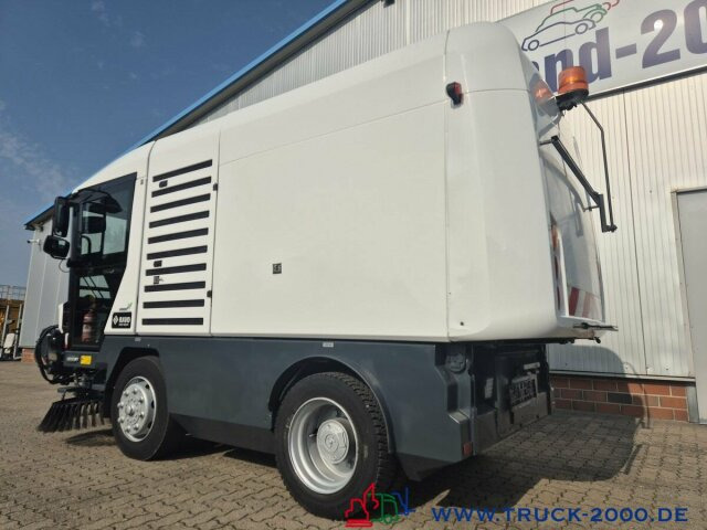 Ravo 540 3 Besen Sweeper 62 km/h Autobahn fähig - Varredora urbana: foto 4 Ravo 540 3 Besen Sweeper 62 km/h Autobahn fähig - Varredora urbana: foto 4