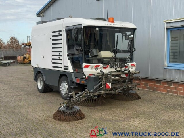 Ravo 540 3 Besensystem Sweeper + Sprühen 50 Km/h - Varredora urbana: foto 2 Ravo 540 3 Besensystem Sweeper + Sprühen 50 Km/h - Varredora urbana: foto 2