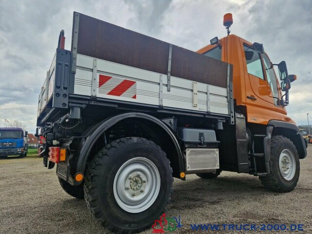 Fotografia de interior 4: Caminhão basculante Unimog U300 4x4 Zapfwelle Arbeitsplatte Nur 113.106 KM
