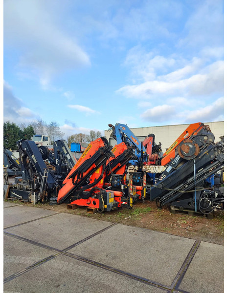 Palfinger Autolaadkranen / vrachtwagenkranen / kranen Cranes Palfinger / HIAB / Fassi / Effer - Guindaste móvel: foto 2 Palfinger Autolaadkranen / vrachtwagenkranen / kranen Cranes Palfinger / HIAB / Fassi / Effer - Guindaste móvel: foto 2