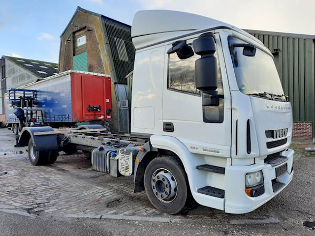Iveco 120E22 - Caminhão chassi: foto 2 Iveco 120E22 - Caminhão chassi: foto 2