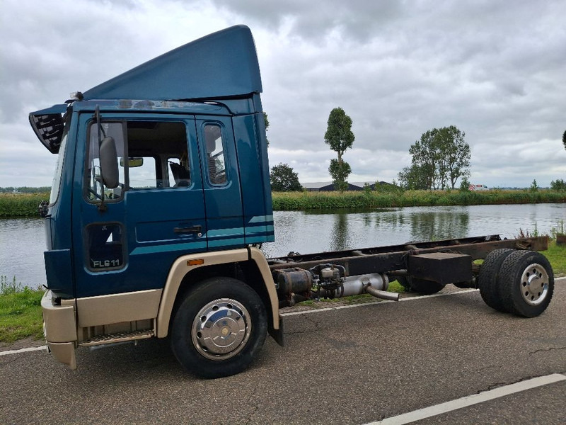Volvo FL611 - Caminhão chassi: foto 3 Volvo FL611 - Caminhão chassi: foto 3