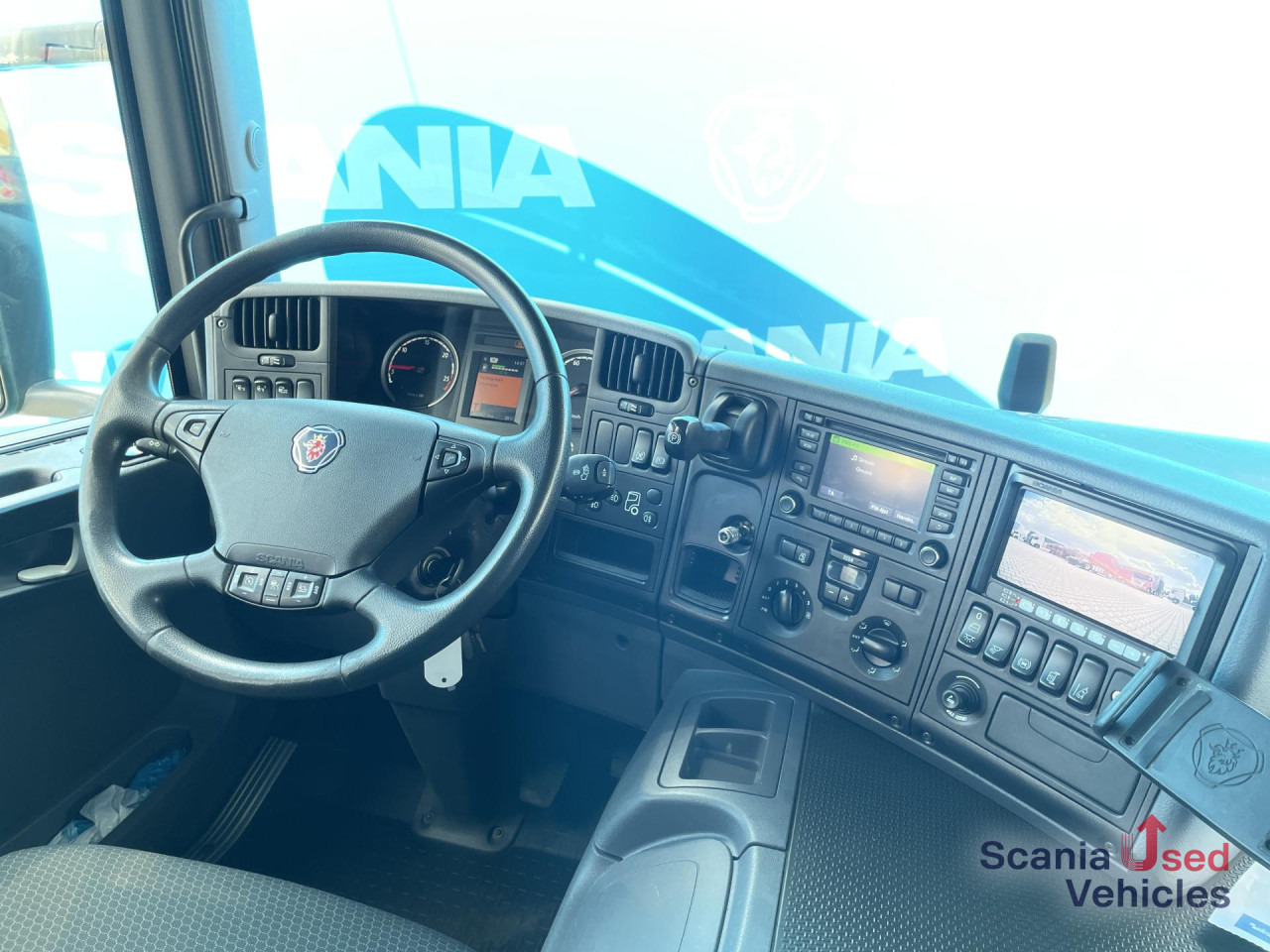 SCANIA P 320 DB4x2MNB RETARDER FULL AIR CURTAIN TAILLIFT - Camião de caixa aberta/ Plataforma: foto 5 SCANIA P 320 DB4x2MNB RETARDER FULL AIR CURTAIN TAILLIFT - Camião de caixa aberta/ Plataforma: foto 5