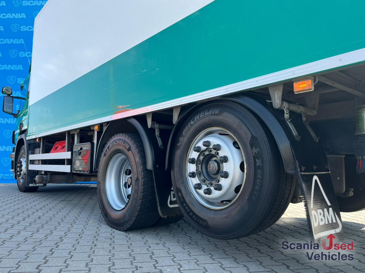 Caminhão furgão SCANIA P 320 DB6x2*4MNB RETARDER FULL AIR 8T TAIL LIFT 2T: foto 15