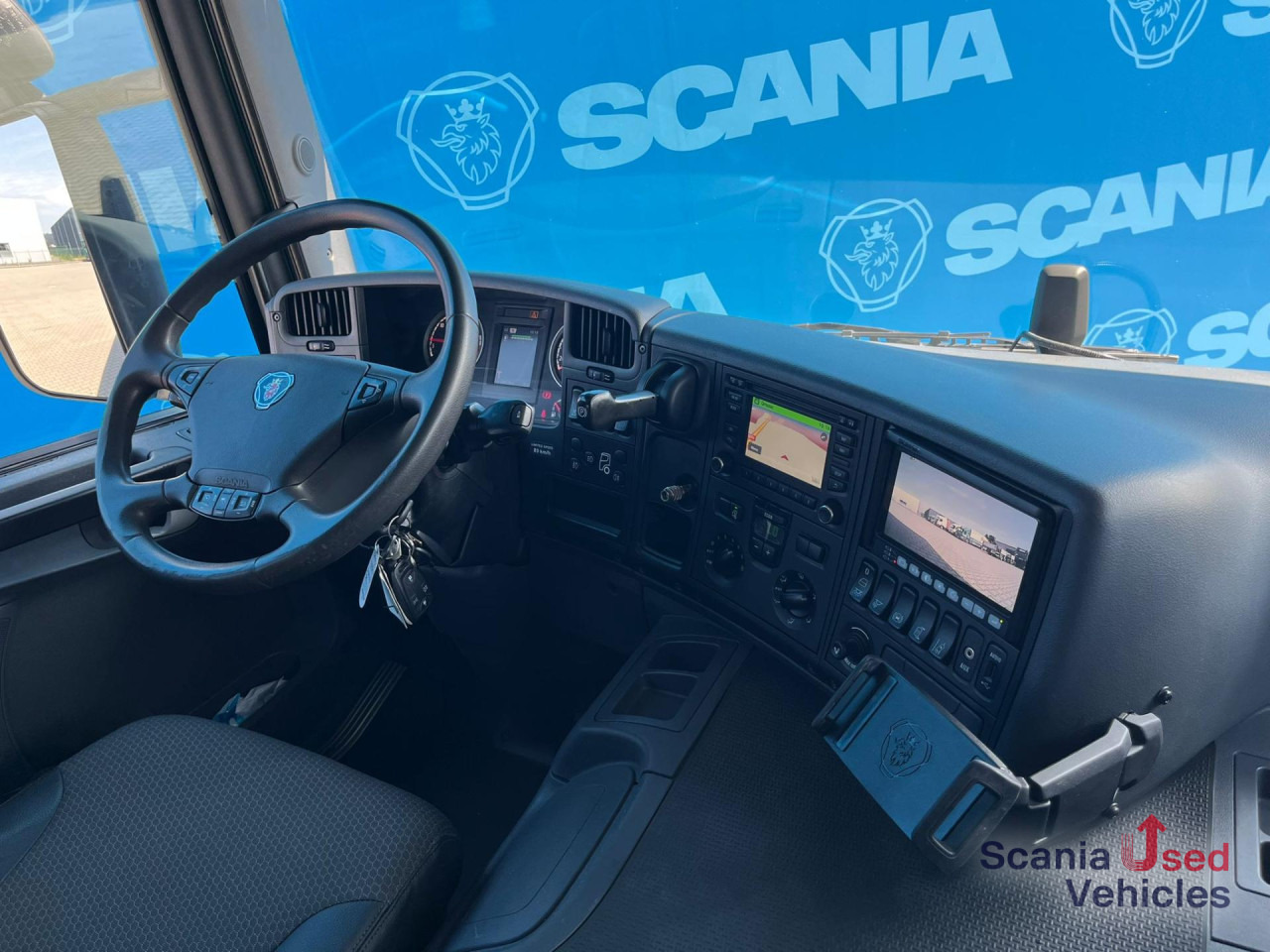 Caminhão furgão SCANIA P 320 DB6x2*4MNB RETARDER FULL AIR 8T TAIL LIFT 2T: foto 13