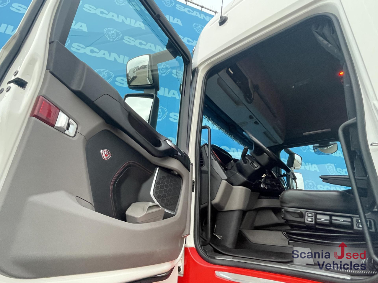 SCANIA R 650 B6x4NB RETARDER V8 WOOD KESLA 2112T CRANE - Caminhão florestal, Caminhão grua: foto 3 SCANIA R 650 B6x4NB RETARDER V8 WOOD KESLA 2112T CRANE - Caminhão florestal, Caminhão grua: foto 3