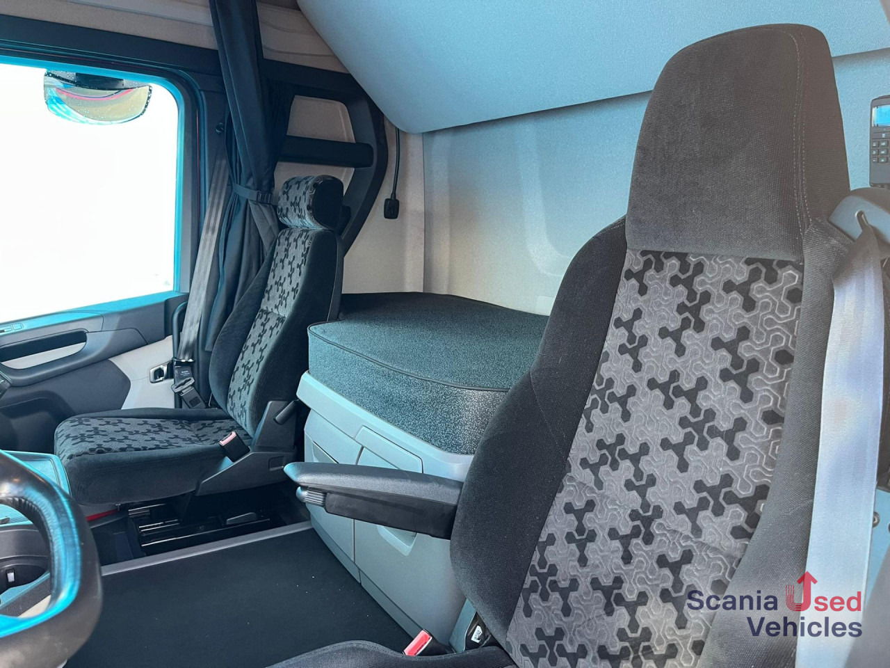 SCANIA R 410 A4x2NA RETARDER LED NAVI - Tractor: foto 3 SCANIA R 410 A4x2NA RETARDER LED NAVI - Tractor: foto 3