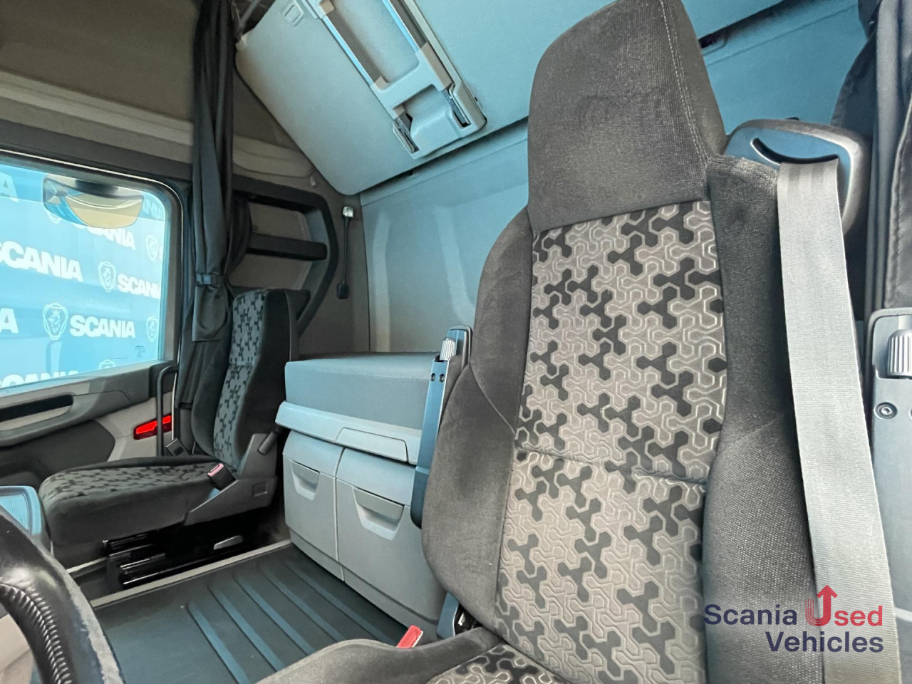 SCANIA R 450 A4x2NB DIFF-L RETARDER FULL AIR 8T HYDRO - Tractor: foto 5 SCANIA R 450 A4x2NB DIFF-L RETARDER FULL AIR 8T HYDRO - Tractor: foto 5