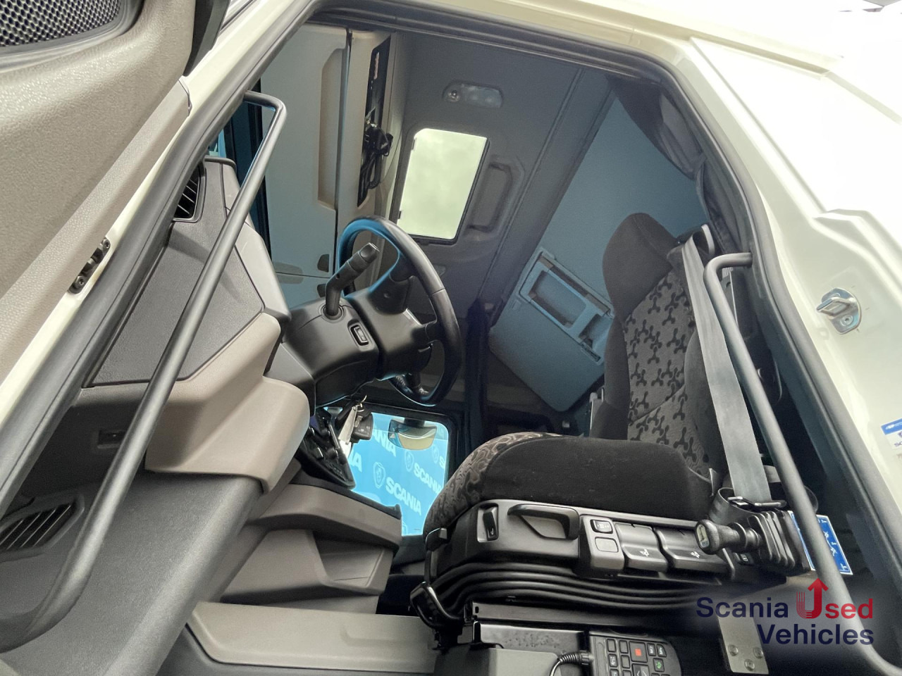 SCANIA R 450 A4x2NB DIFF-L RETARDER FULL AIR 8T HYDRO - Tractor: foto 4 SCANIA R 450 A4x2NB DIFF-L RETARDER FULL AIR 8T HYDRO - Tractor: foto 4