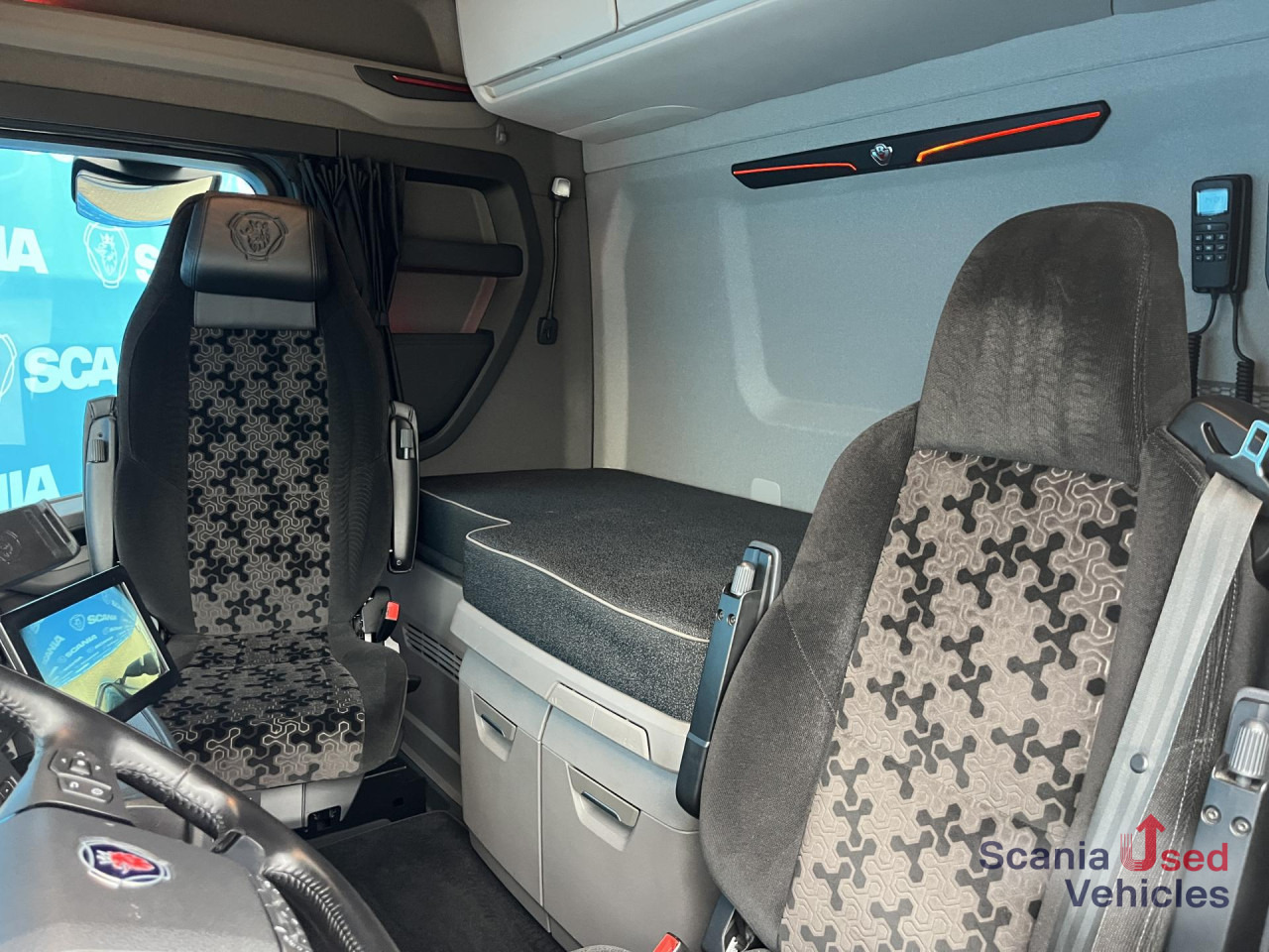 SCANIA S 590 A4x2NB V8 RETARDER DIFF-L FULL AIR 8T P-AIRC - Tractor: foto 3 SCANIA S 590 A4x2NB V8 RETARDER DIFF-L FULL AIR 8T P-AIRC - Tractor: foto 3