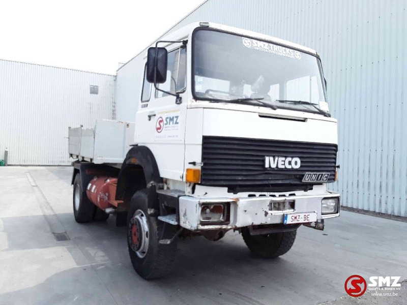 Iveco Magirus 190.32 4x4 tractor french -francais - Camião de caixa aberta/ Plataforma: foto 1 Iveco Magirus 190.32 4x4 tractor french -francais - Camião de caixa aberta/ Plataforma: foto 1