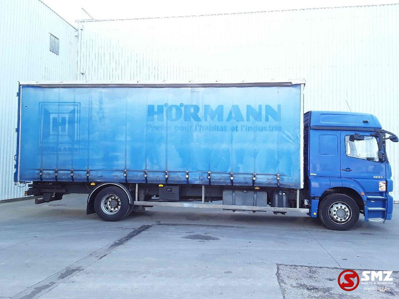 Mercedes-Benz Axor 1833 - Caminhão com lona: foto 4 Mercedes-Benz Axor 1833 - Caminhão com lona: foto 4