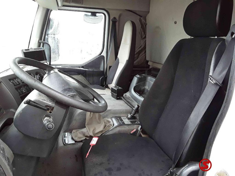 Caminhão basculante Renault Kerax 450 8x4 retarder: foto 7 Caminhão basculante Renault Kerax 450 8x4 retarder: foto 7