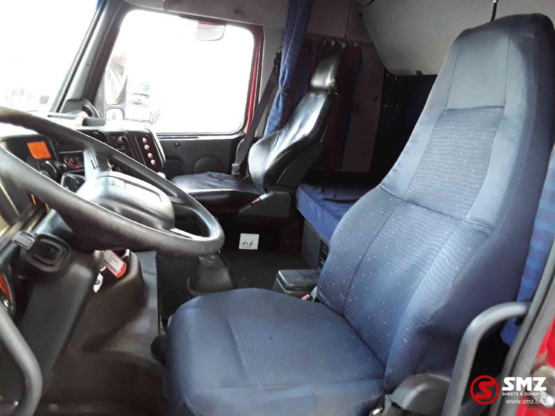 Fotografia de interior 2: Caminhão chassi Volvo FH 12 460 manual lames steel