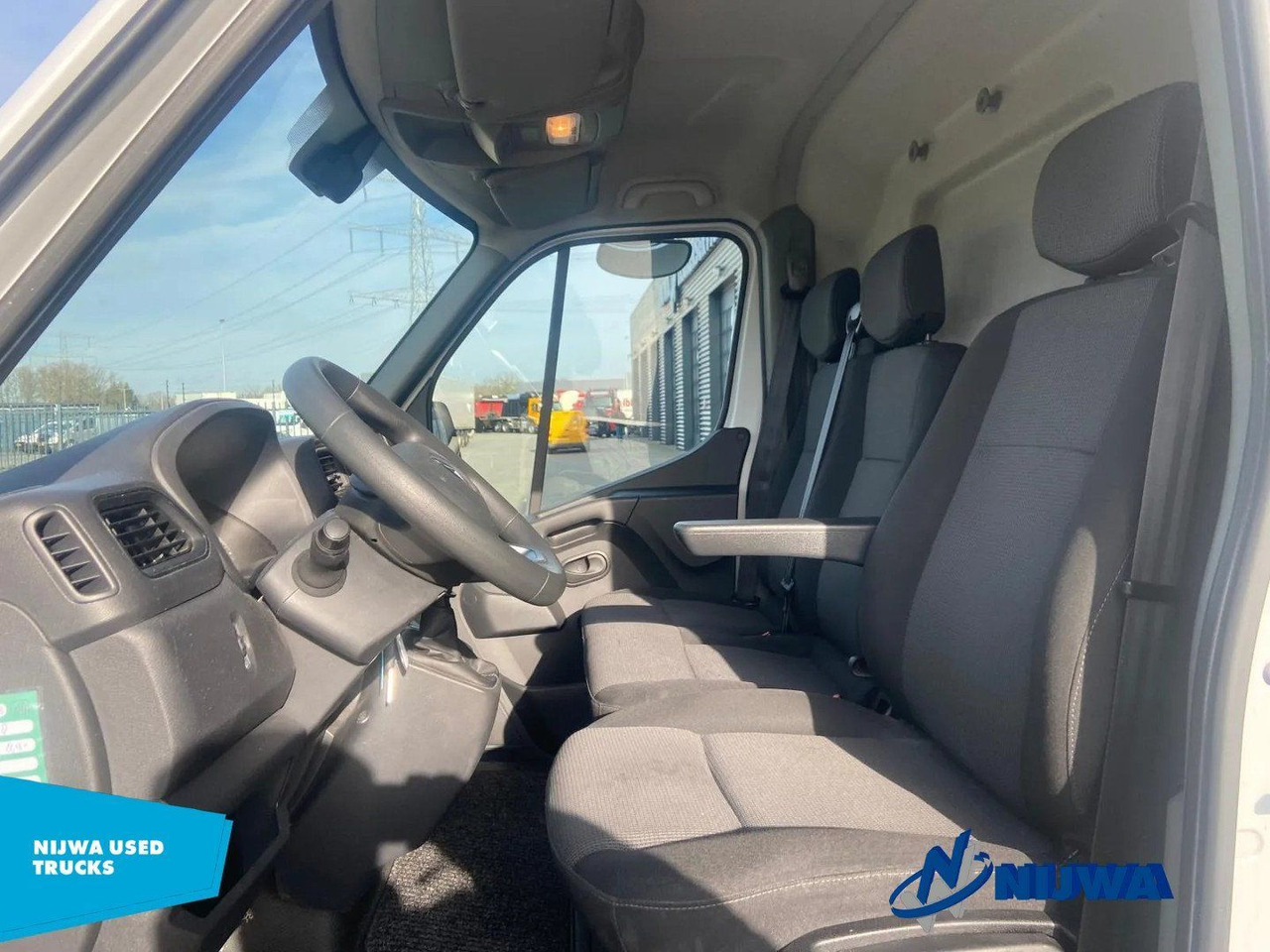 Renault Master T35 150 L2H2 Trekhaak + Navigatie Kasten - Furgão: foto 5 Renault Master T35 150 L2H2 Trekhaak + Navigatie Kasten - Furgão: foto 5