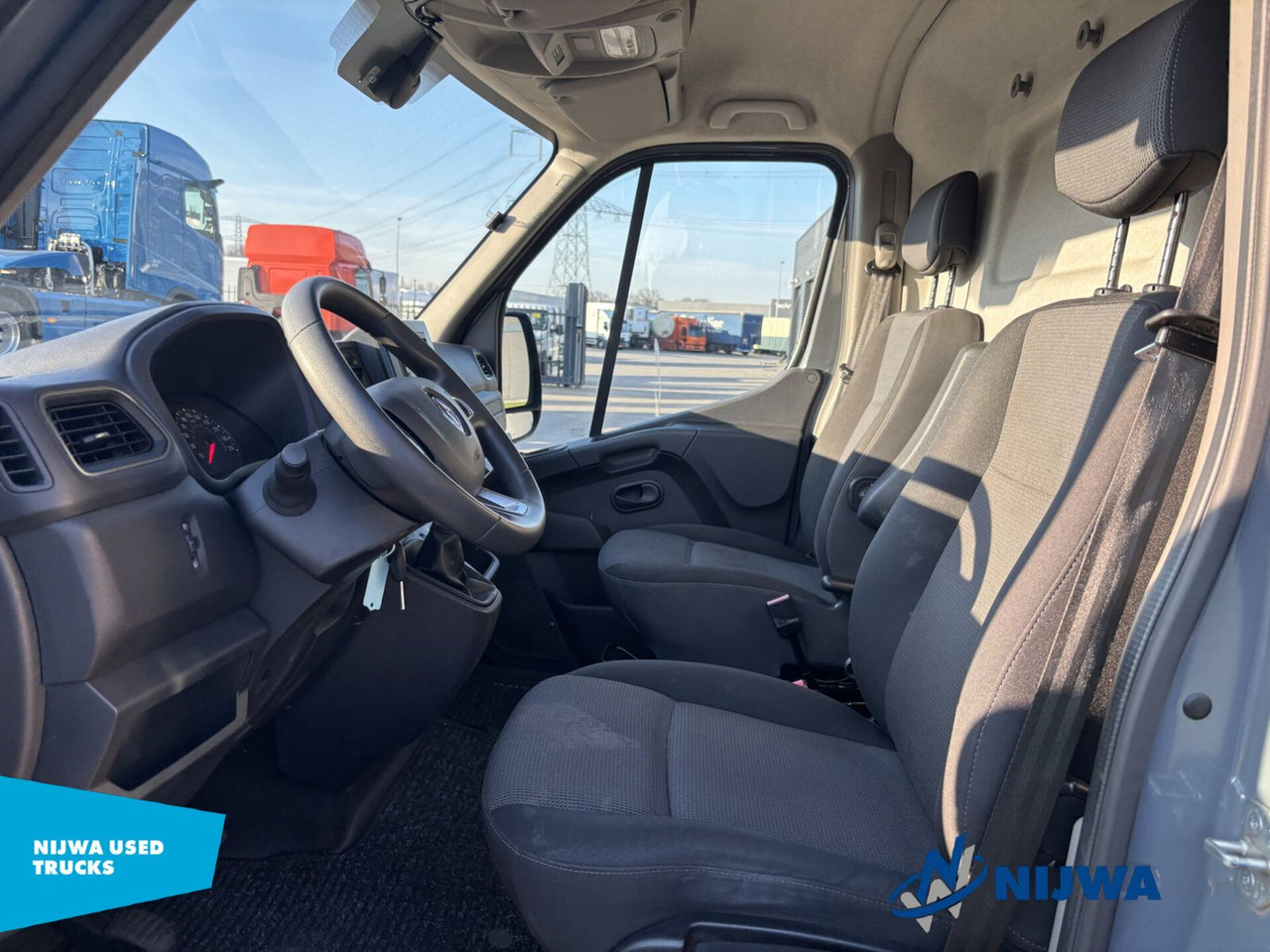 Renault Master T35 180 L3H2 Navigatie + Trekhaak Kasten - Furgão: foto 5 Renault Master T35 180 L3H2 Navigatie + Trekhaak Kasten - Furgão: foto 5