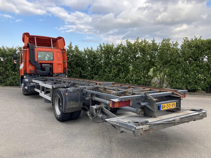 DAF CF65.180 Euro3 Manual / Laadklep - Caminhão chassi: foto 3 DAF CF65.180 Euro3 Manual / Laadklep - Caminhão chassi: foto 3