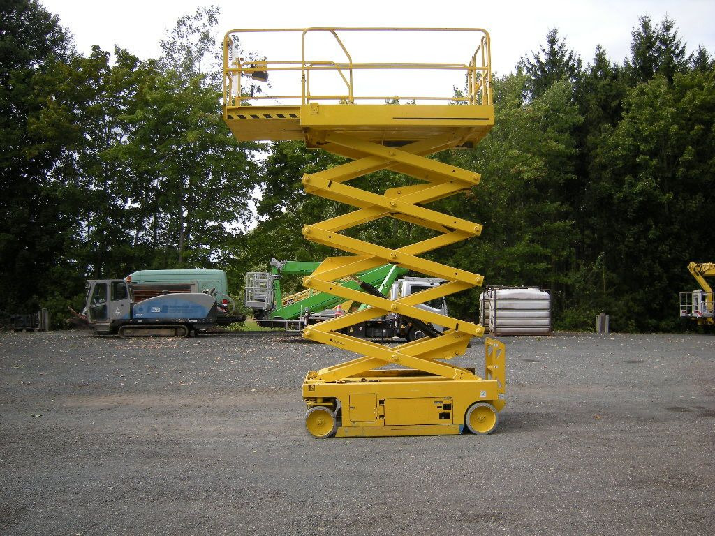 Genie GS 3246 Scherenarbeitsbühne 11,9 m - Caminhão com plataforma aérea: foto 3 Genie GS 3246 Scherenarbeitsbühne 11,9 m - Caminhão com plataforma aérea: foto 3