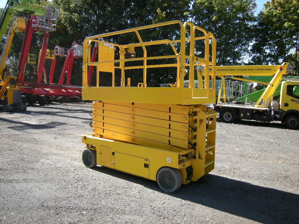 Caminhão com plataforma aérea Genie GS 4047 Scherenarbeitsbühne Genie 14 m: foto 20