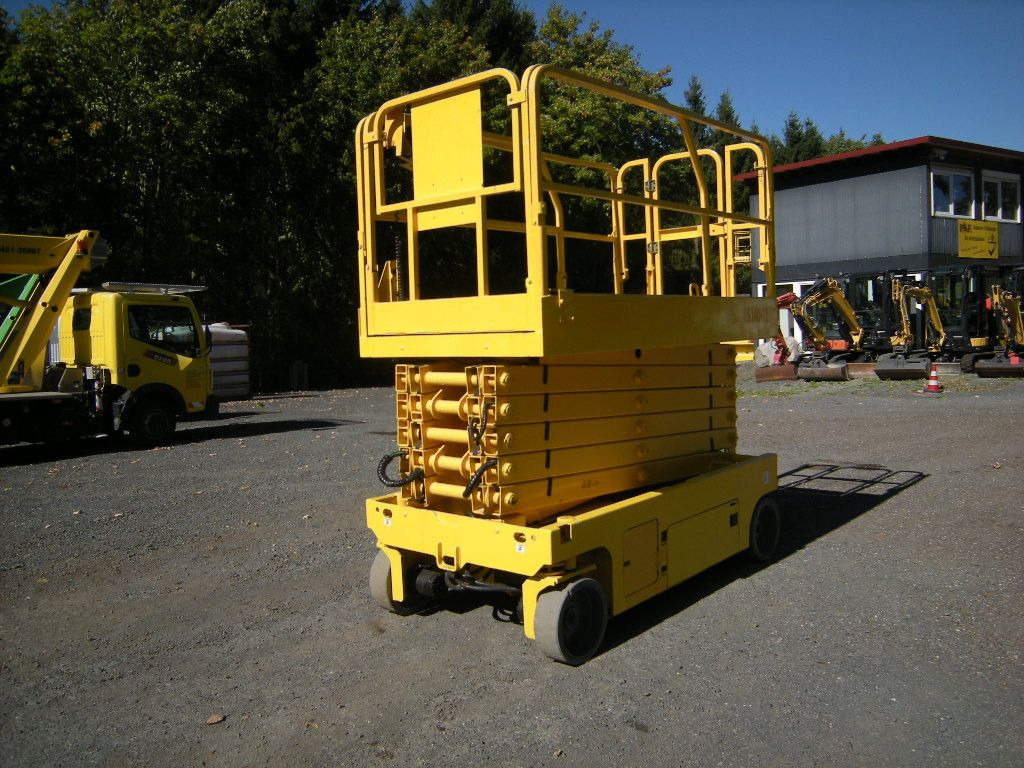 Caminhão com plataforma aérea Genie GS 4047 Scherenarbeitsbühne Genie 14 m: foto 22