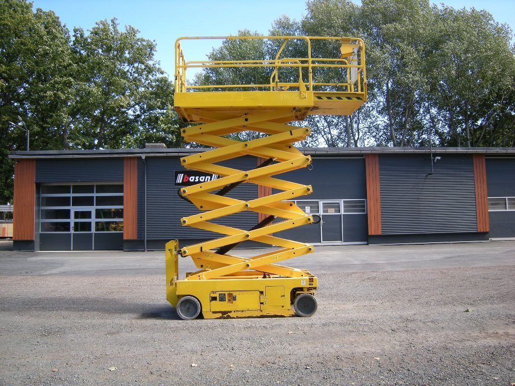 Genie GS 4047 Scherenarbeitsbühne Genie 14 m - Caminhão com plataforma aérea: foto 1 Genie GS 4047 Scherenarbeitsbühne Genie 14 m - Caminhão com plataforma aérea: foto 1