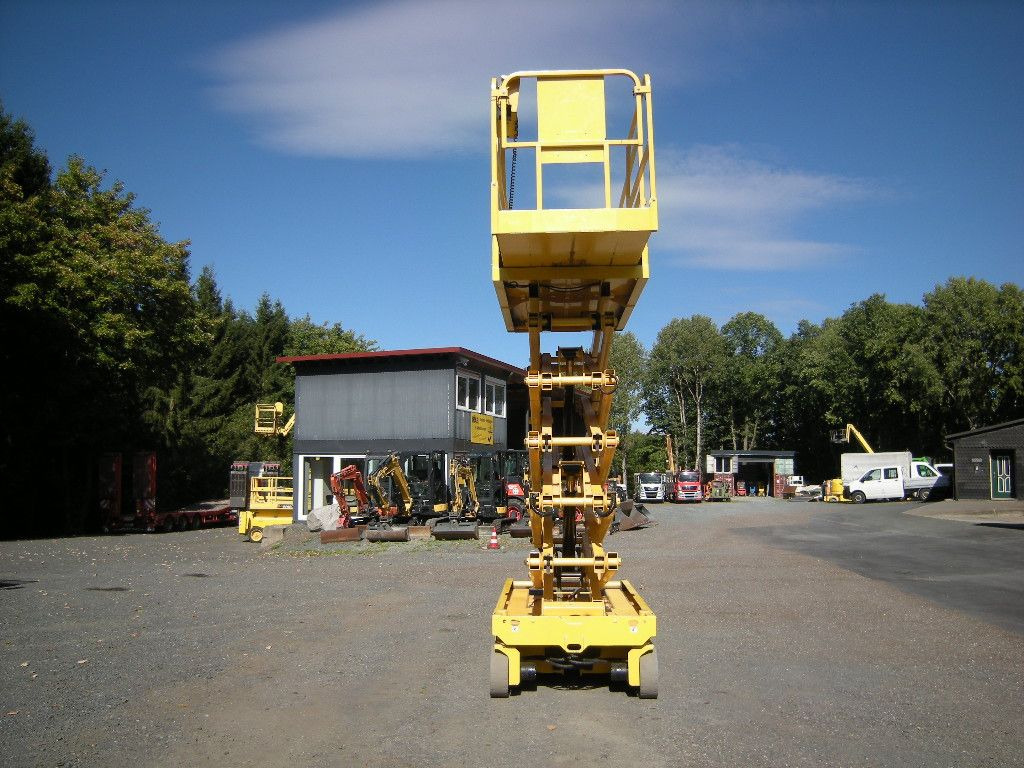 Caminhão com plataforma aérea Genie GS 4047 Scherenarbeitsbühne Genie 14 m: foto 8