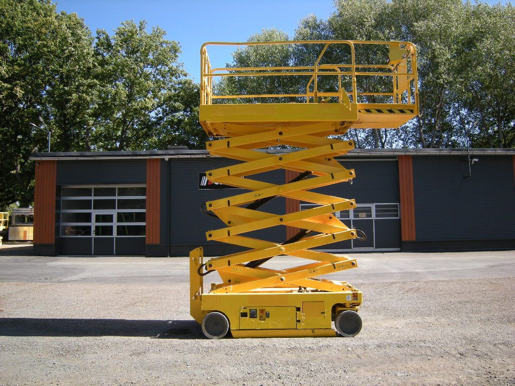 Genie GS 4047 Scherenarbeitsbühne Genie 14 m - Caminhão com plataforma aérea: foto 2 Genie GS 4047 Scherenarbeitsbühne Genie 14 m - Caminhão com plataforma aérea: foto 2