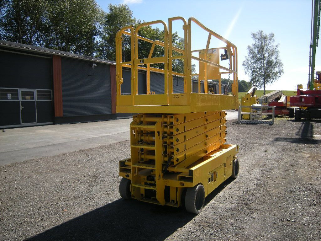 Caminhão com plataforma aérea Genie GS 4047 Scherenarbeitsbühne Genie 14 m: foto 18