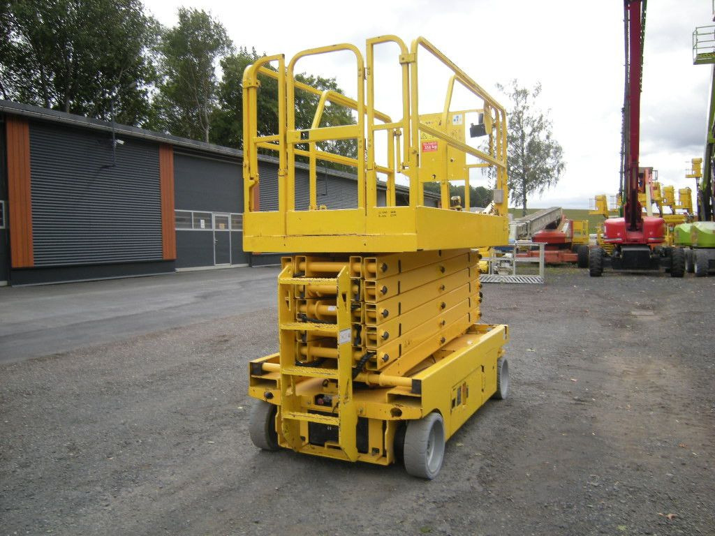 Caminhão com plataforma aérea Genie GS 4047 Scherenarbeitsbühne Genie 14 m: foto 20