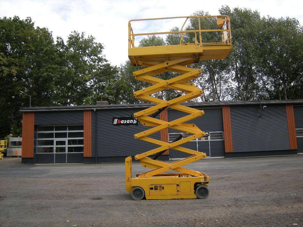 Genie GS 4047 Scherenarbeitsbühne Genie 14 m - Caminhão com plataforma aérea: foto 1 Genie GS 4047 Scherenarbeitsbühne Genie 14 m - Caminhão com plataforma aérea: foto 1