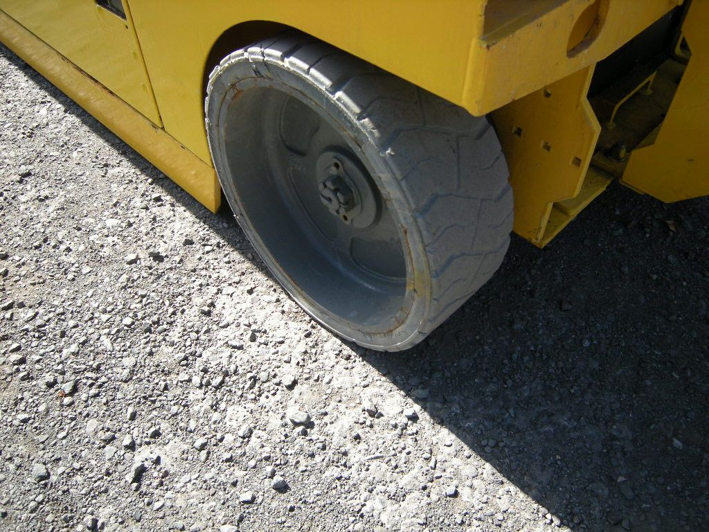 Caminhão com plataforma aérea Genie GS 4047 Scherenarbeitsbühne Genie 14 m: foto 11