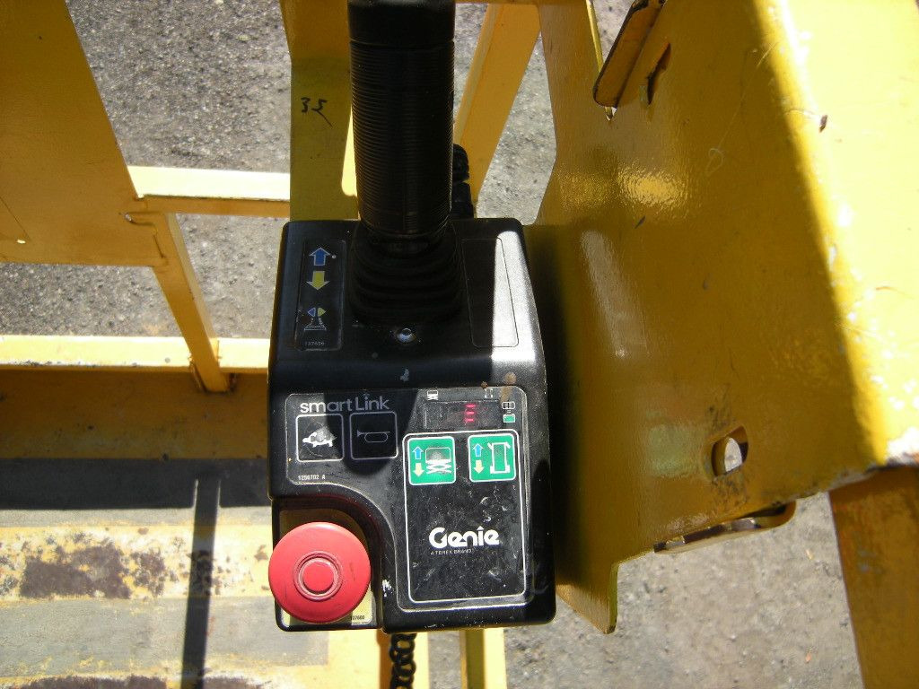 Caminhão com plataforma aérea Genie GS 4047 Scherenarbeitsbühne Genie 14 m: foto 16