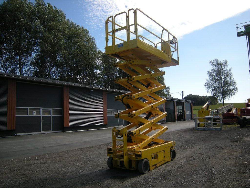 Genie GS 4047 Scherenarbeitsbühne Genie 14 m - Caminhão com plataforma aérea: foto 2 Genie GS 4047 Scherenarbeitsbühne Genie 14 m - Caminhão com plataforma aérea: foto 2