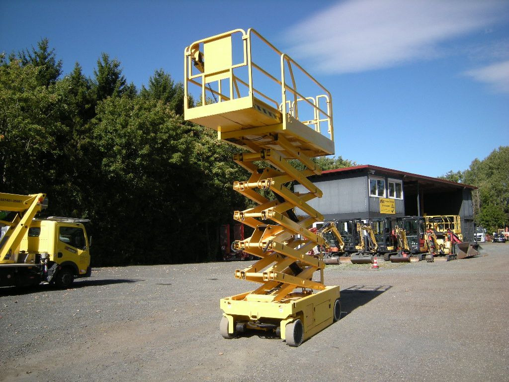 Caminhão com plataforma aérea Genie GS 4047 Scherenarbeitsbühne Genie 14 m: foto 7